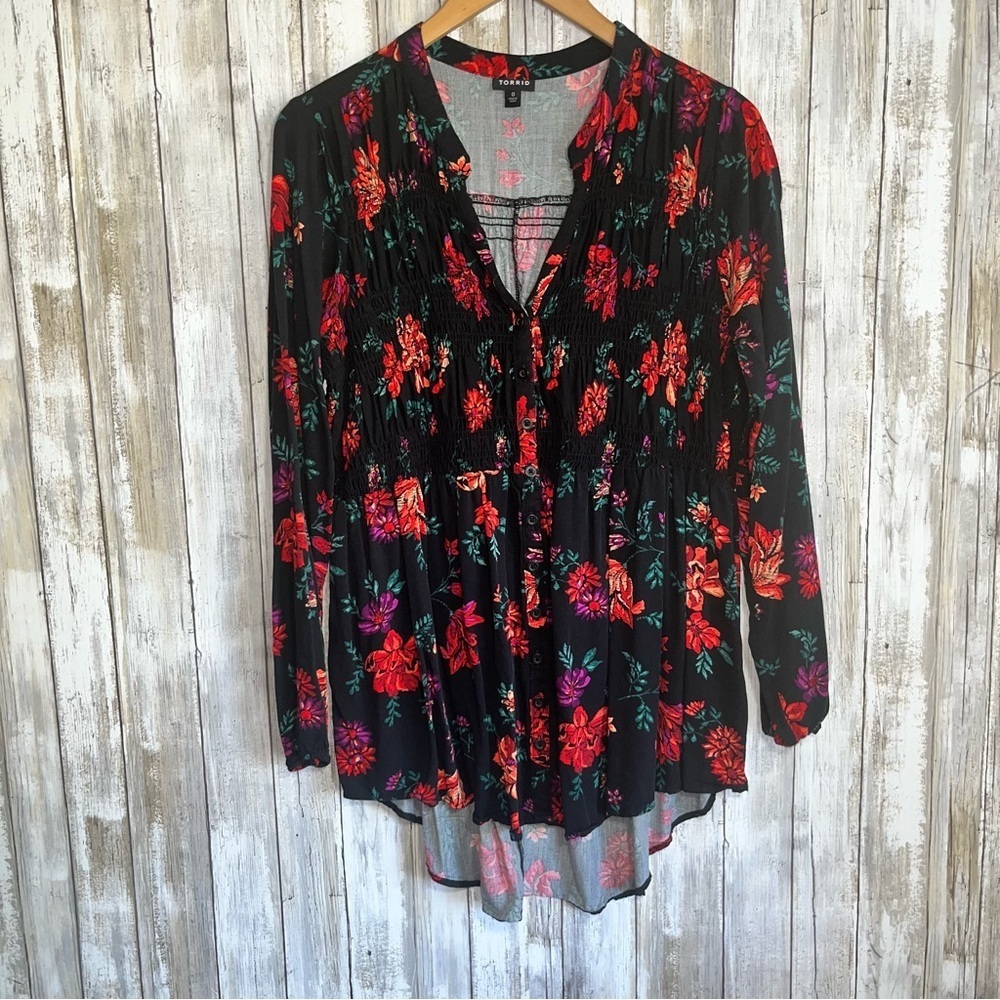 Torrid Floral Smocked Babydoll Tunic Black Red Rayon Button Front 0X Boho Flowy - Picture 2 of 6